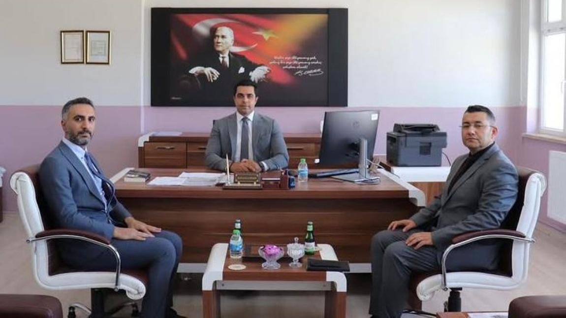 KEMAH KAYMAKAMI SN. RESUL TUTAY OKULUMUZA ZİYARETTE BULUNDULAR.